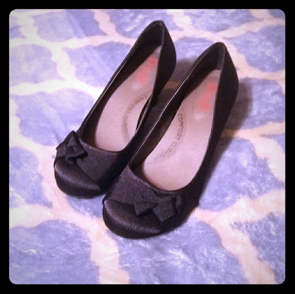 Pop Womens Palace Pumps round toe black 7m.